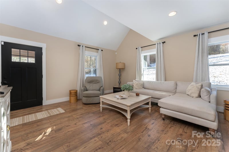 15 Eaglebear Dr, Asheville, NC 28806