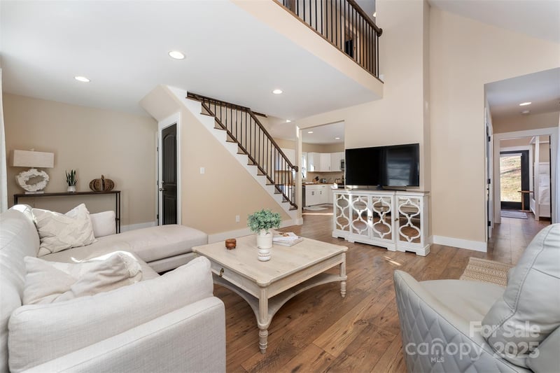 15 Eaglebear Dr, Asheville, NC 28806