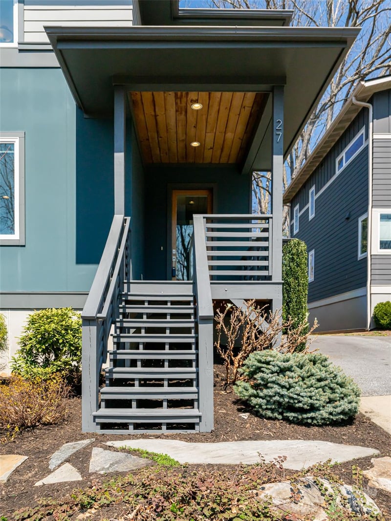 27 Mauricet Ln, Asheville, NC 28806