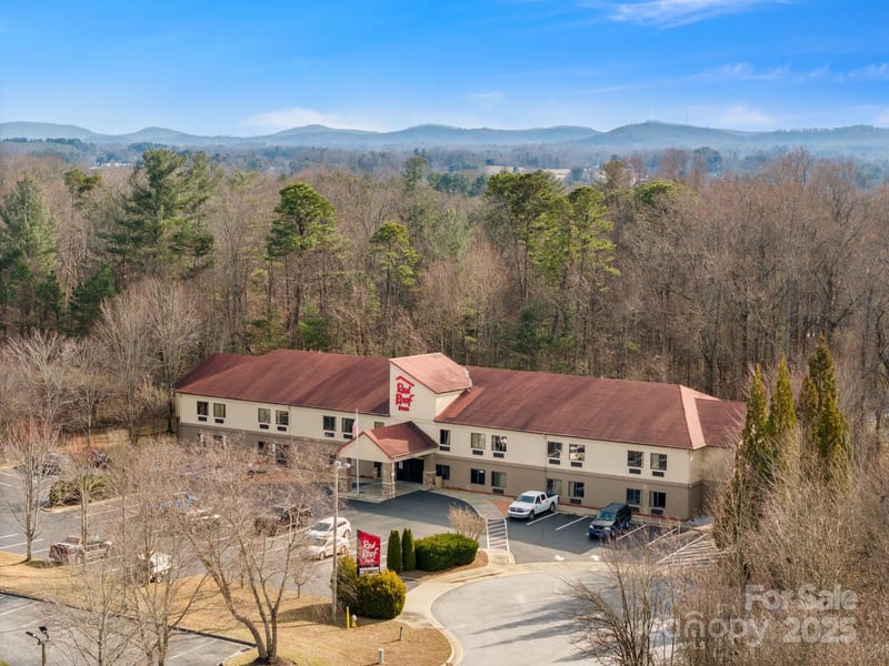 240 Mitchelle Dr, Hendersonville, NC 28792