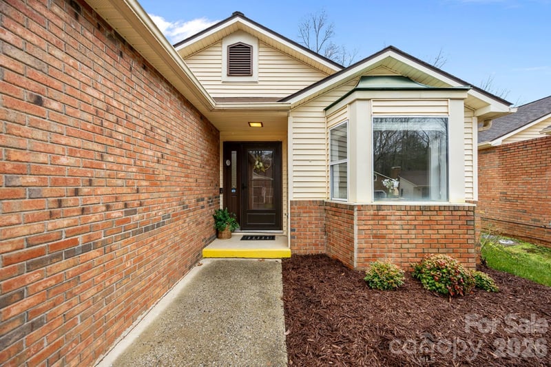 125 Exeter Ct, Hendersonville, NC 28791