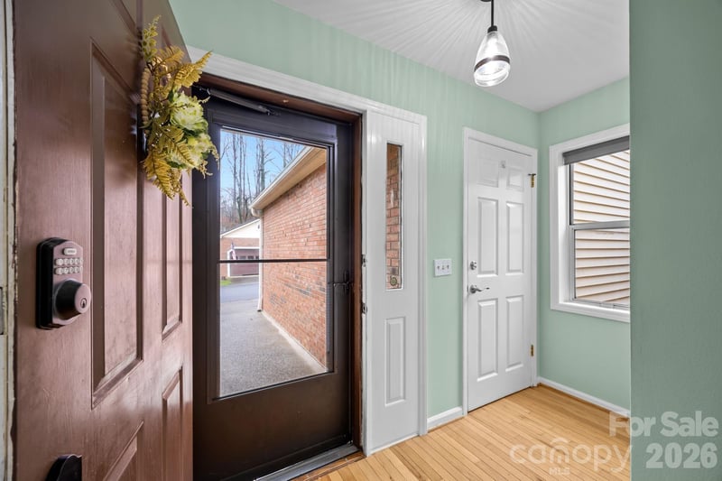 125 Exeter Ct, Hendersonville, NC 28791