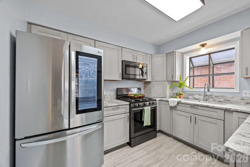 125 Exeter Ct, Hendersonville, NC 28791