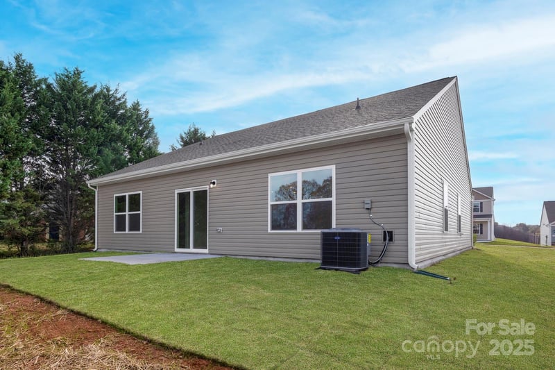 1084 Russell Dr, Winston Salem, NC 27127