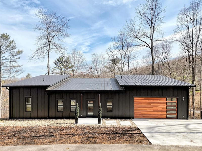 130 Midway Crossing Dr, Clyde, NC 28721