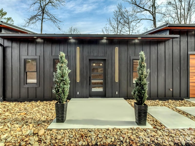 130 Midway Crossing Dr, Clyde, NC 28721