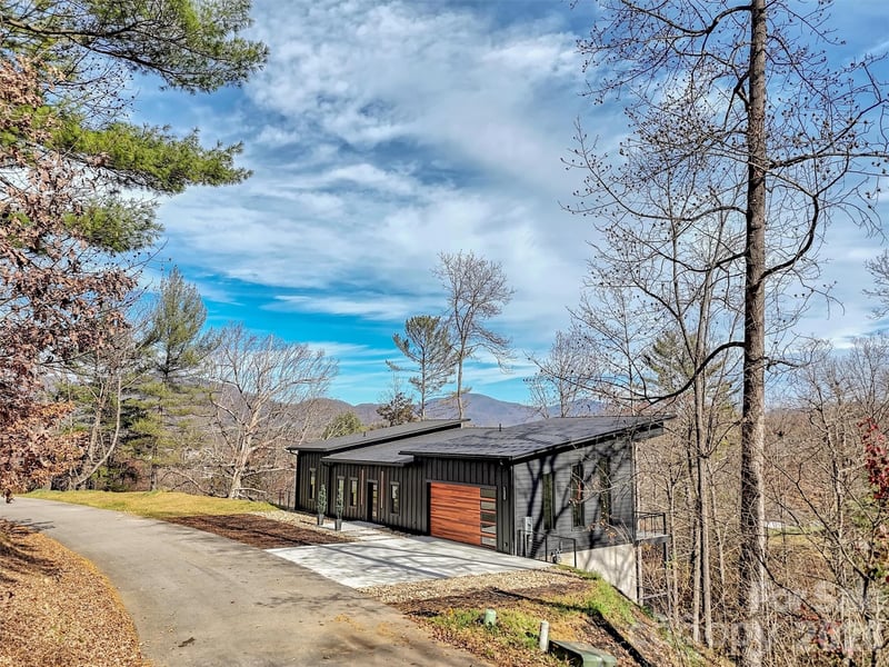 130 Midway Crossing Dr, Clyde, NC 28721