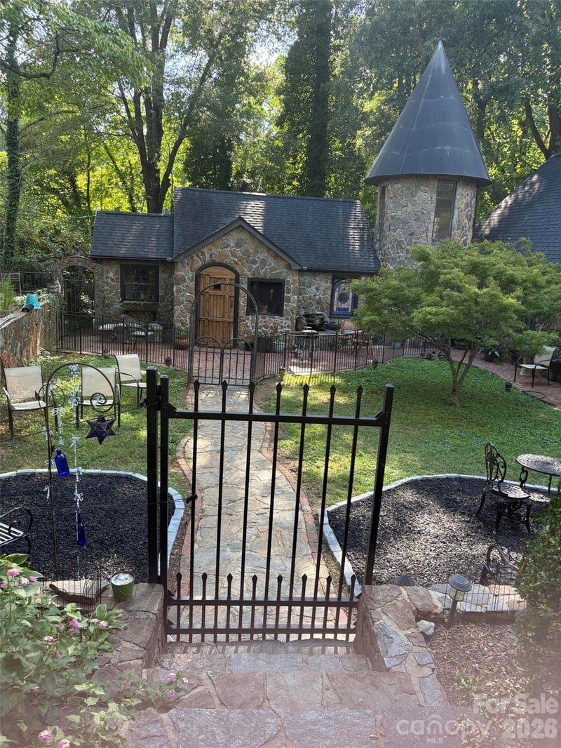 341 N Oak St, Statesville, NC 28677