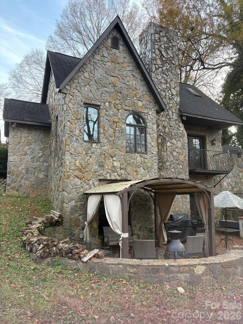 341 N Oak St, Statesville, NC 28677