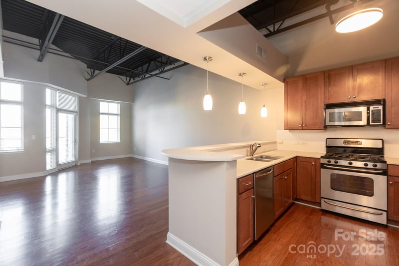 3920 Sharon Rd, Charlotte, NC 28211
