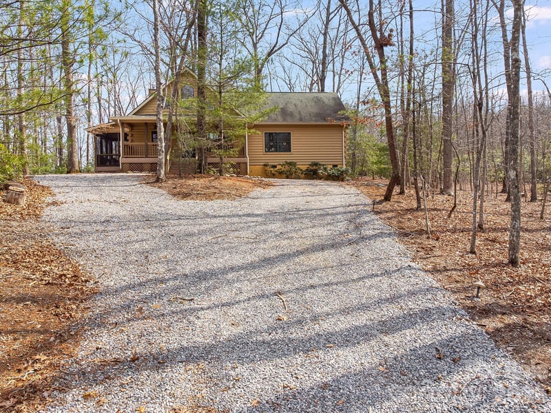 240 Ravenswood Dr, Marion, NC 28752