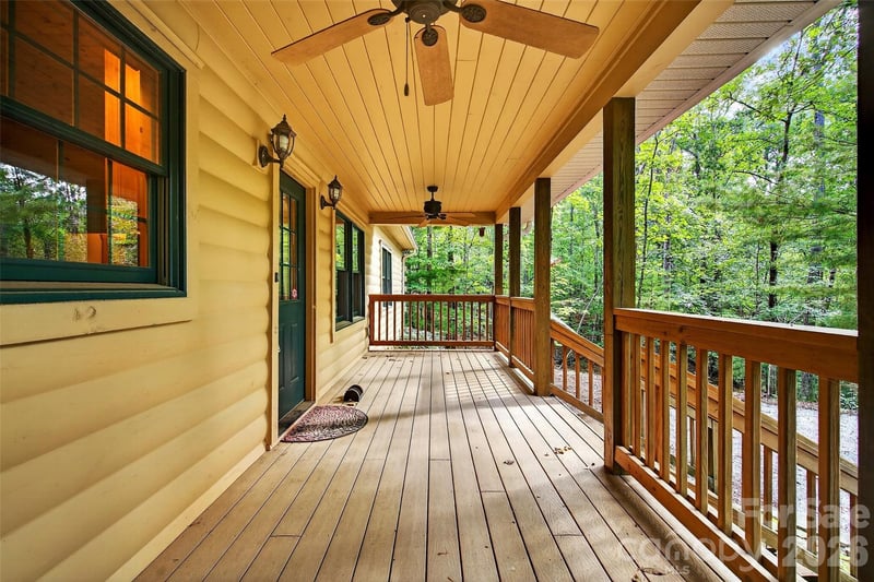 240 Ravenswood Dr, Marion, NC 28752