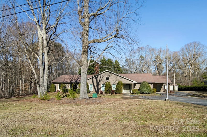 1015 Elizabeth Dr, Dallas, NC 28034