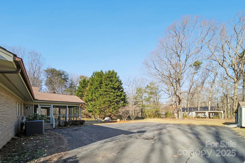 1015 Elizabeth Dr, Dallas, NC 28034