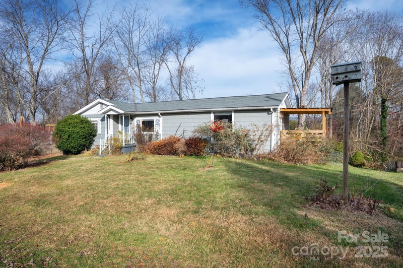 105 Smith Graveyard Rd, Asheville, NC 28806