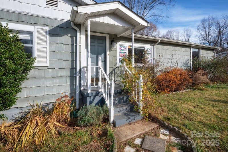 105 Smith Graveyard Rd, Asheville, NC 28806