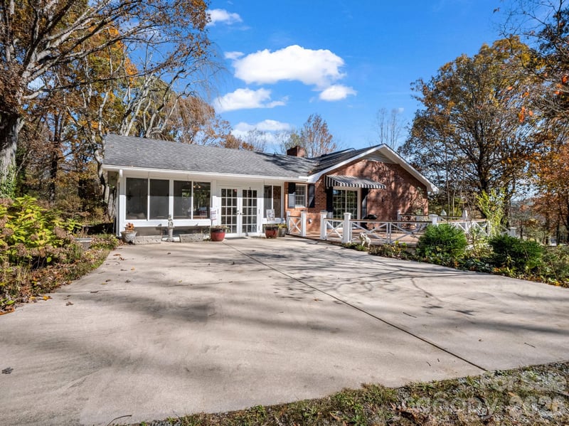 1867 Fruitland Rd, Hendersonville, NC 28792