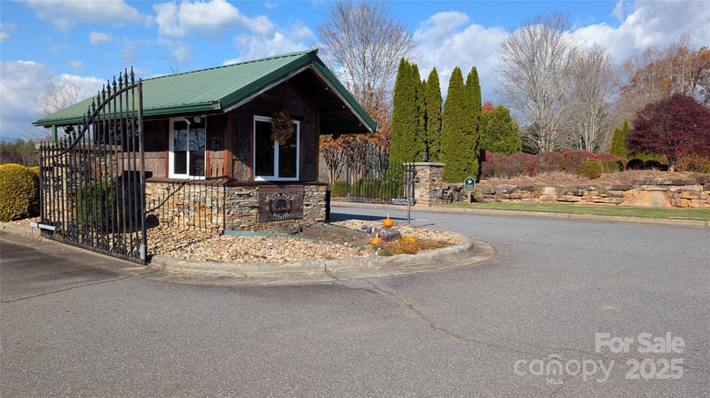 1111 Table View Dr, Morganton, NC 28655