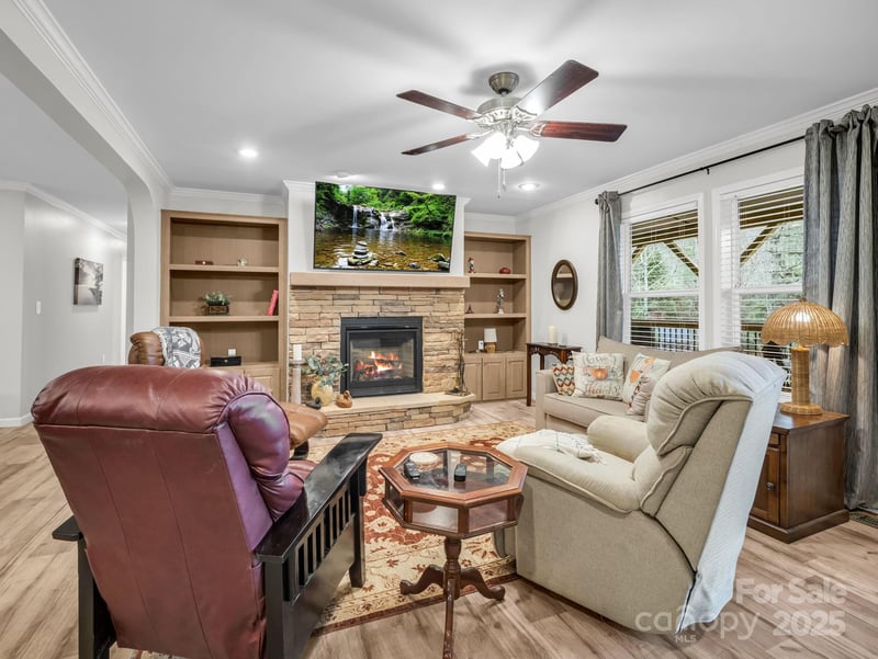 48 Rainbow Lake Cir, Black Mountain, NC 28711
