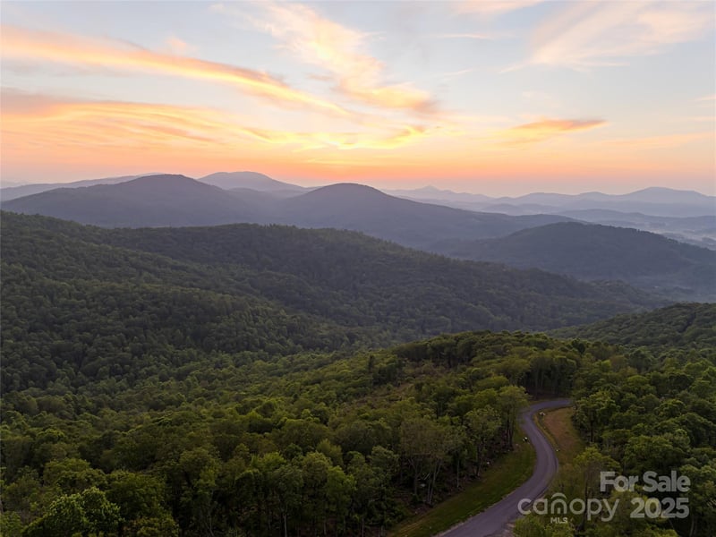 591 Garden Ln, Hendersonville, NC 28792