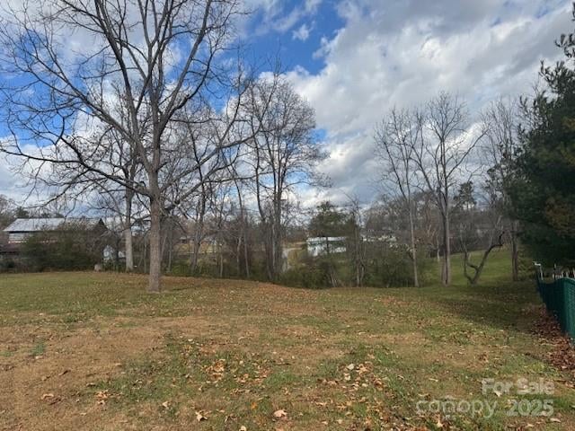 25 Highland St, Weaverville, NC 28787