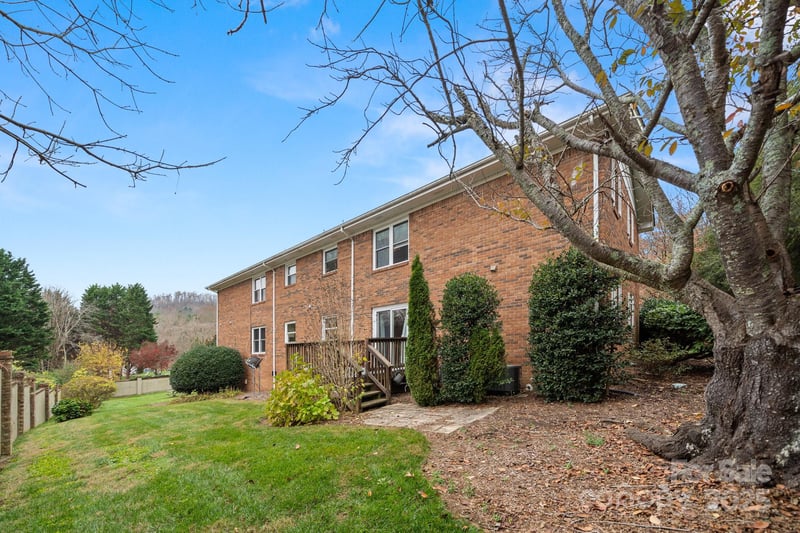 27 Capri Ln #15-D, Hendersonville, NC 28791