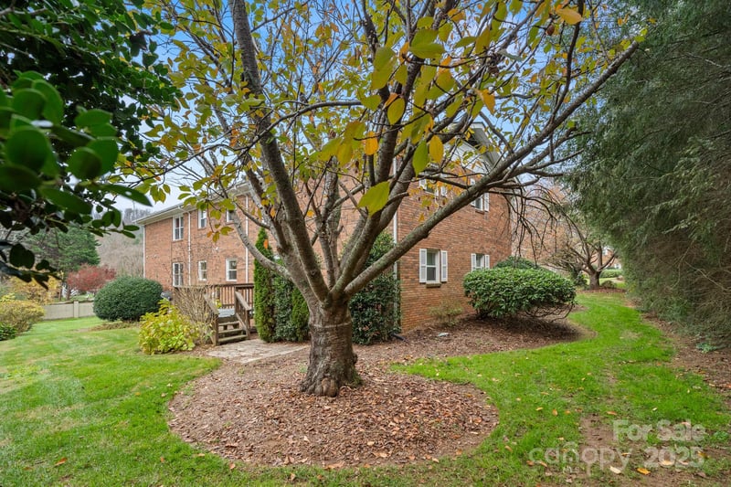 27 Capri Ln #15-D, Hendersonville, NC 28791