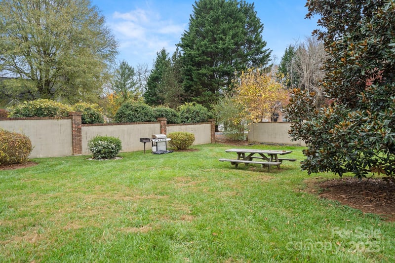 27 Capri Ln #15-D, Hendersonville, NC 28791
