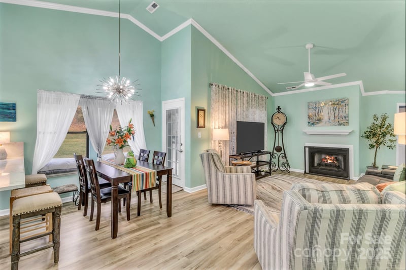 121 Cimarron Dr, Asheville, NC 28803