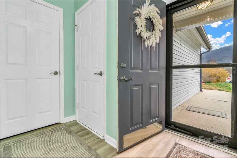 121 Cimarron Dr, Asheville, NC 28803