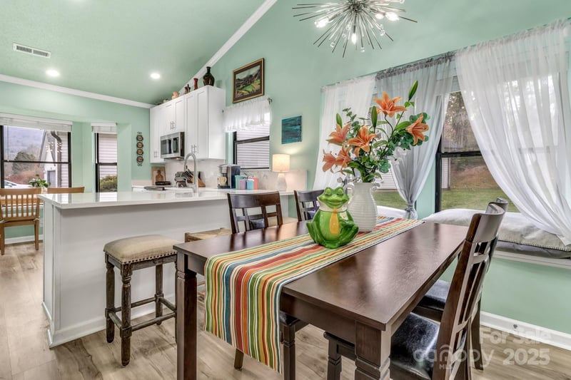 121 Cimarron Dr, Asheville, NC 28803