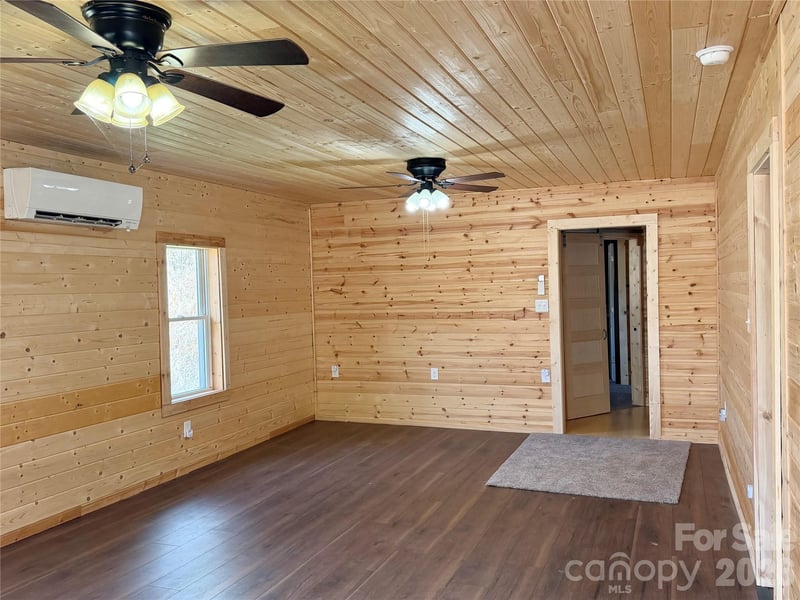 55 Summit View Dr, Marshall, NC 28753