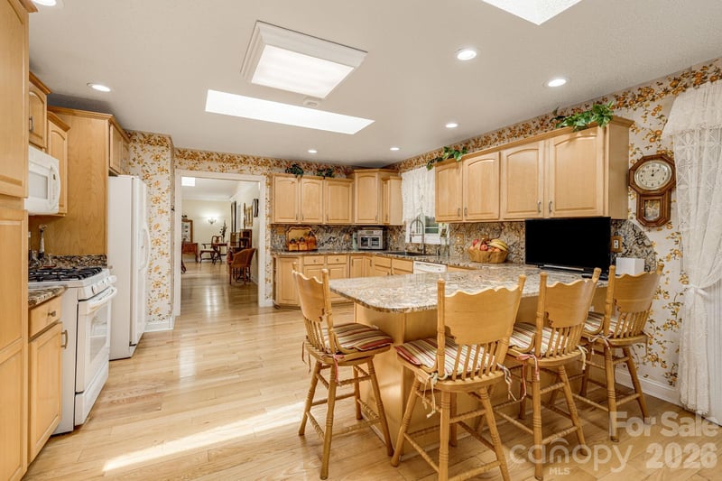 350 Old Sunset Hill Rd, Hendersonville, NC 28792
