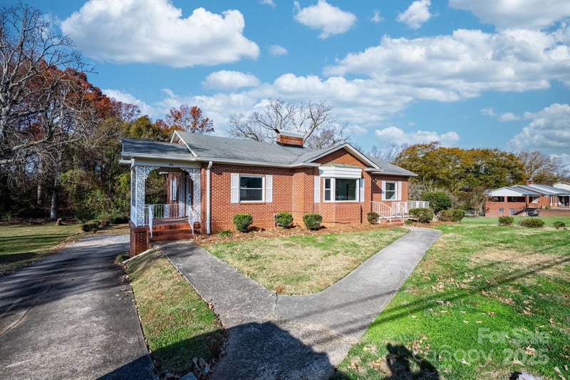 313 17th St, Hickory, NC 28601