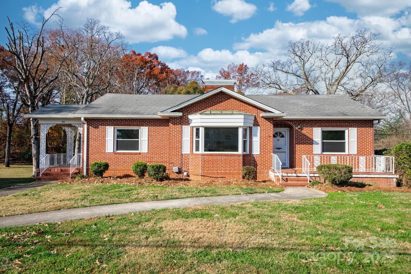 313 17th St, Hickory, NC 28601