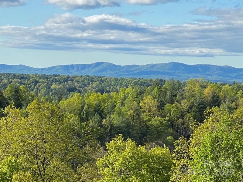 1030 River Club Rg, Lenoir, NC 28645