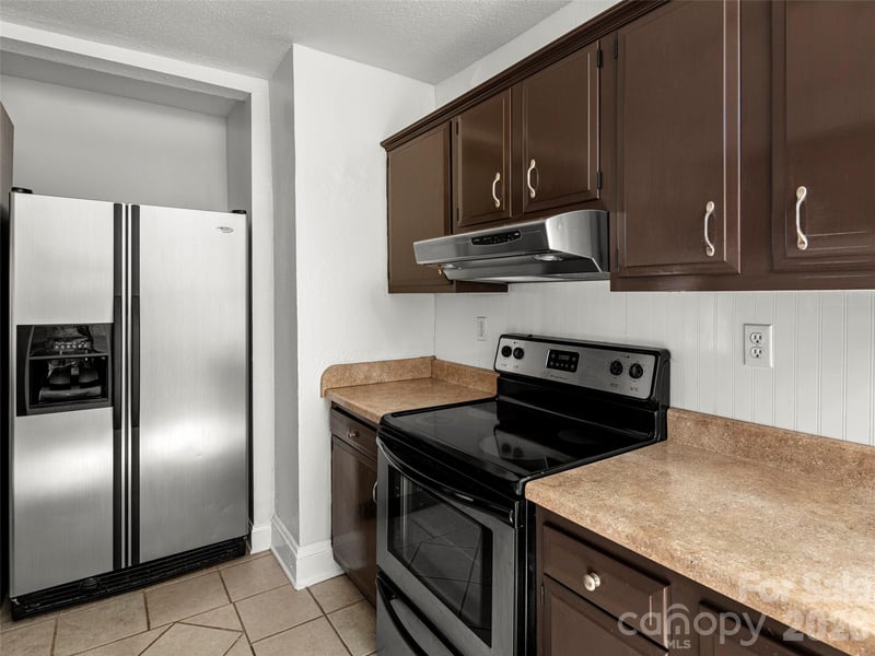 6 Buckingham Ct, Asheville, NC 28803