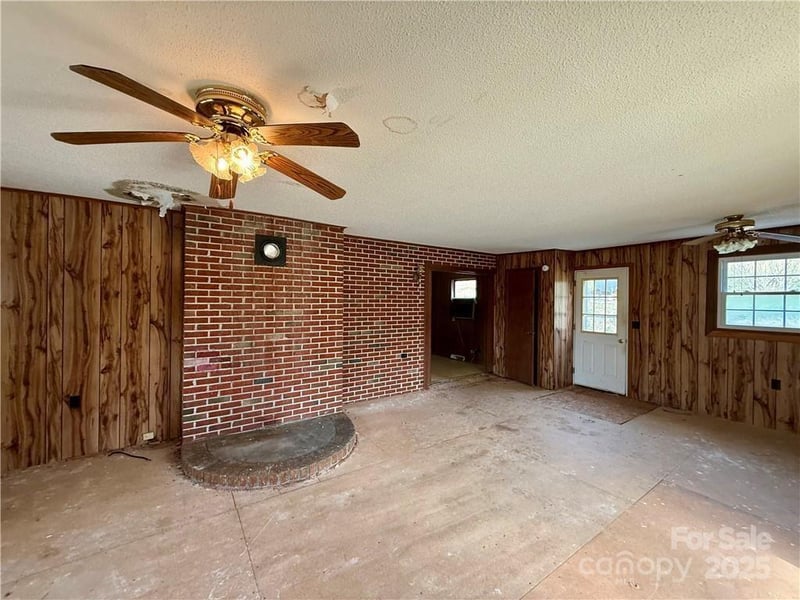 365 Ollis Rd, Spruce Pine, NC 28777