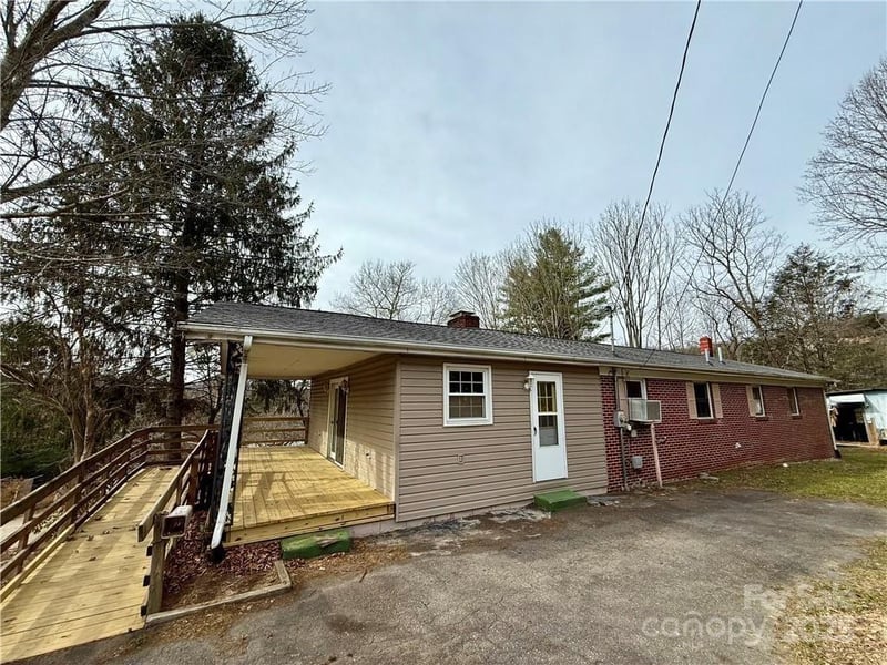365 Ollis Rd, Spruce Pine, NC 28777