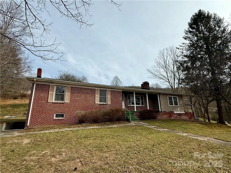 365 Ollis Rd, Spruce Pine, NC 28777