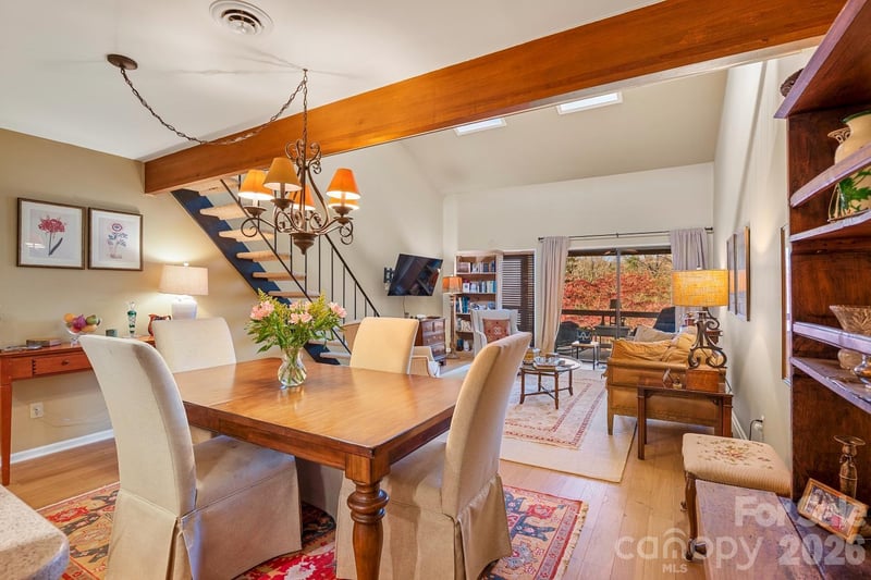 16 Lakemoor Ln, Hendersonville, NC 28739