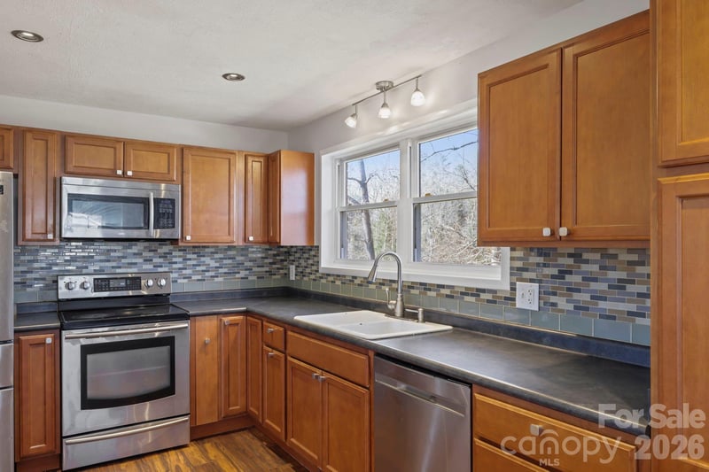 68 Lisam Way, Etowah, NC 28729