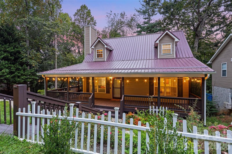 28 Grove Garden Ave, Candler, NC 28715