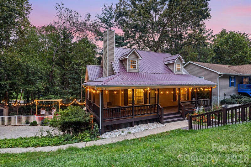 28 Grove Garden Ave, Candler, NC 28715