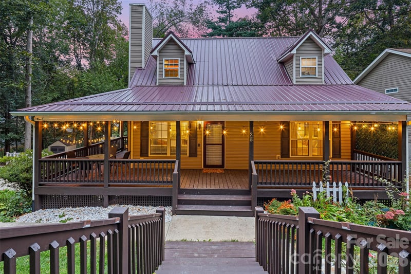 28 Grove Garden Ave, Candler, NC 28715