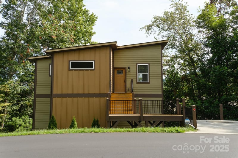 14 Red Maple Dr, Weaverville, NC 28787