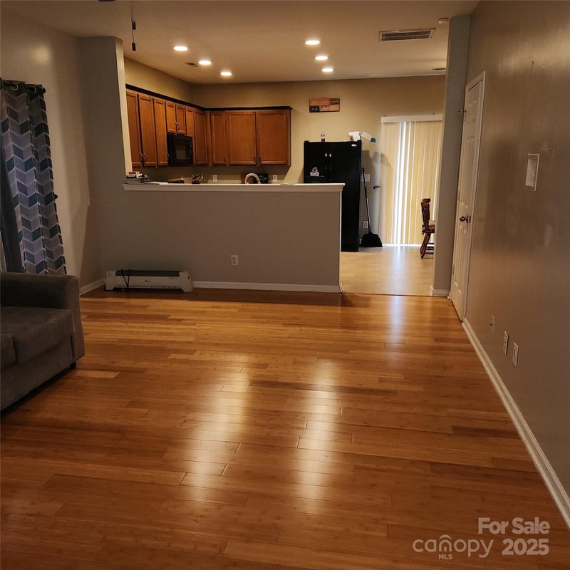 1045 Willow Wind Dr, Gastonia, NC 28054