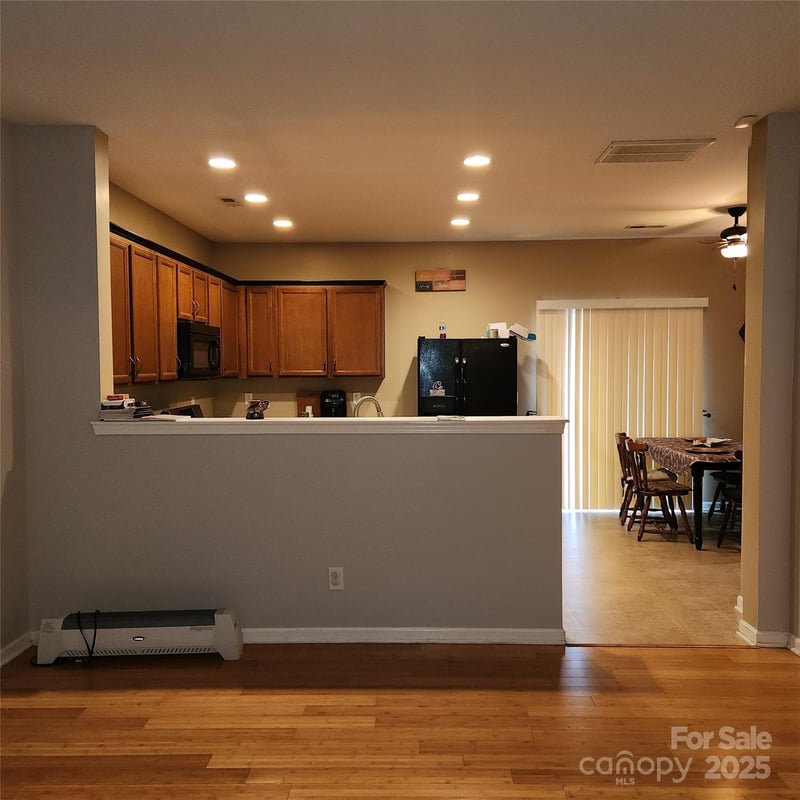 1045 Willow Wind Dr, Gastonia, NC 28054