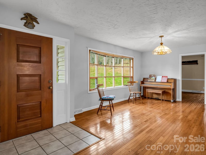 136 Old Tanglewood Trl, Hendersonville, NC 28739