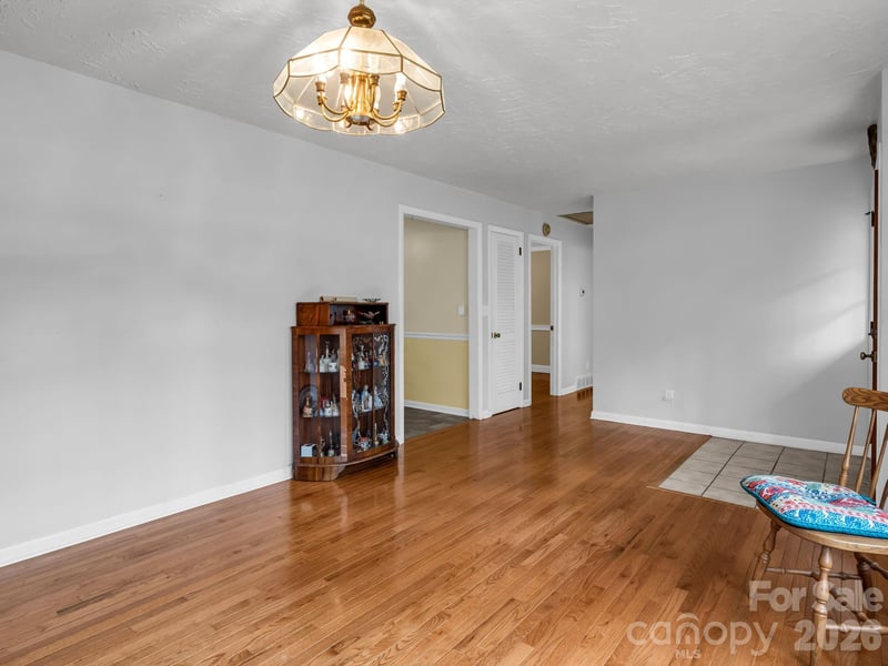 136 Old Tanglewood Trl, Hendersonville, NC 28739